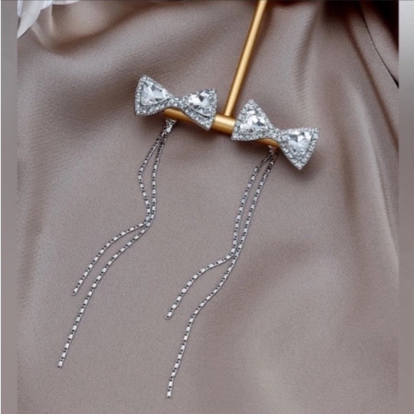 RHINESTONE BOW TASSEL DROP EARRINGS - Picture 6 of 8